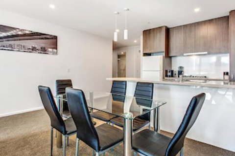 MJ Shortstay Southbank Grande Apartments - Accommodation Cooktown 5