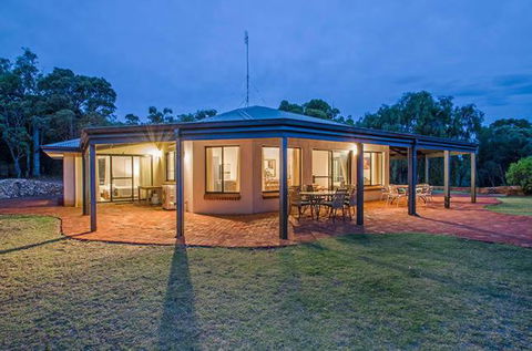 Yallingup Pet Friendly Bush Retreat - Accommodation Cooktown 6