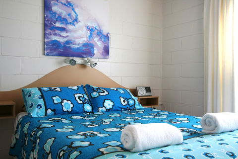 Lake Edge Holiday Units - Accommodation Cooktown 3