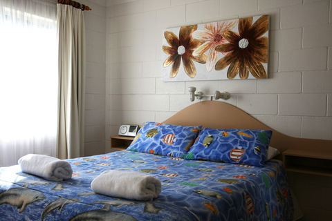 Lake Edge Holiday Units - Accommodation Cooktown 1