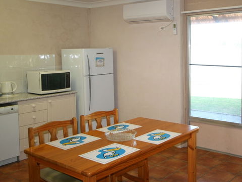 Lake Edge Holiday Units - Accommodation Cooktown 0