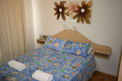 Lake Edge Holiday Units - Accommodation Cooktown 2