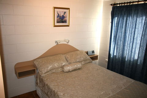 Lake Edge Holiday Units - Accommodation Cooktown 4