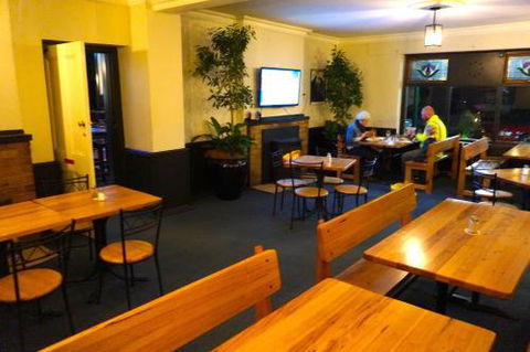 Royal Hotel Cooma - Accommodation Cooktown 2