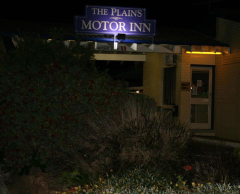 The Plains Motor Inn - Accommodation Cooktown 1