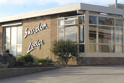 Smerdon Lodge Motel - Accommodation Cooktown 2