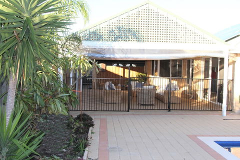 Castaway - Accommodation Cooktown 0