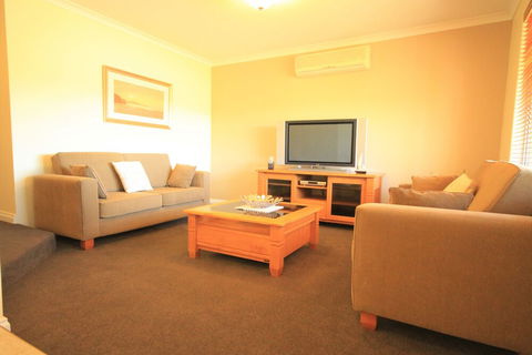 Castaway - Accommodation Cooktown 1