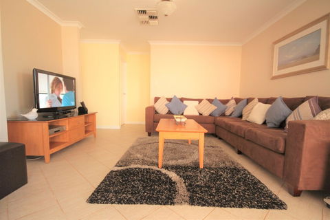 Castaway - Accommodation Cooktown 4