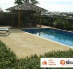 La Mer Home with a Pool - Accommodation Cooktown
