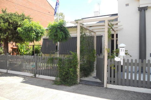 Montrose House - Accommodation Cooktown 5