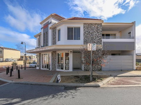 Rose Hotel Clarkson - Accommodation Cooktown 1