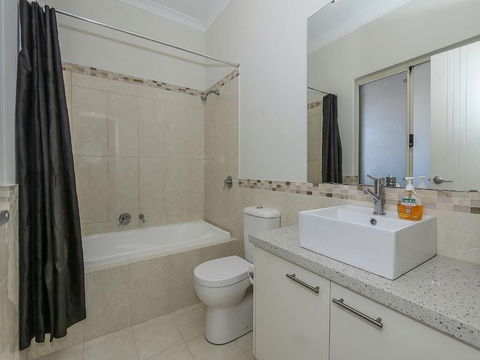 Rose Hotel Clarkson - Accommodation Cooktown 3