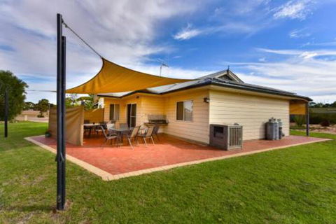Lake Tyrrell Accommodation - Accommodation Cooktown 2