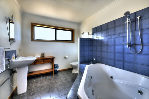 Beachcomber - Accommodation Cooktown 2