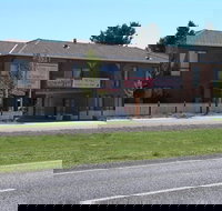 Snow Gate Motel and Apartments