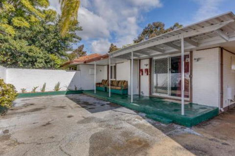 Beautiful Deluxe Family Friendly Holiday House - Accommodation Cooktown 1