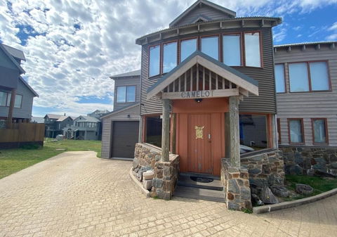 Camelot - Accommodation Cooktown 1