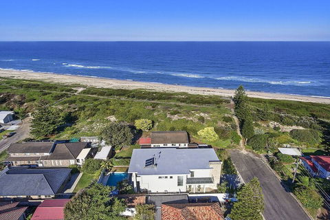 Magnificent Beach House - Accommodation Cooktown 1