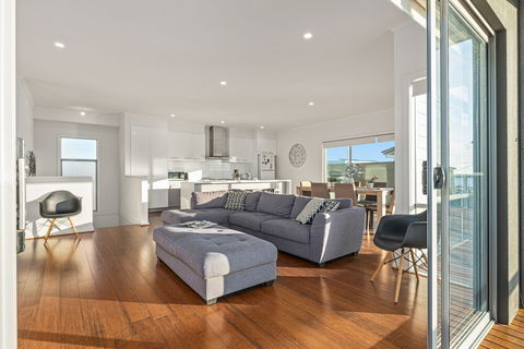 Oceans Eight - Accommodation Cooktown 5