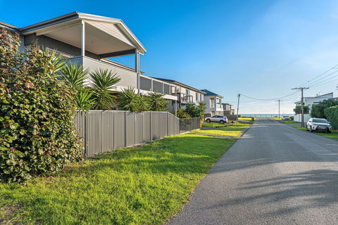 Oceans Eight - Accommodation Cooktown 1