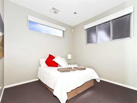 Ocean 180A - Accommodation Cooktown 4