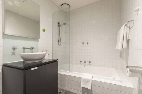 Absolute Collins - Accommodation Cooktown 3