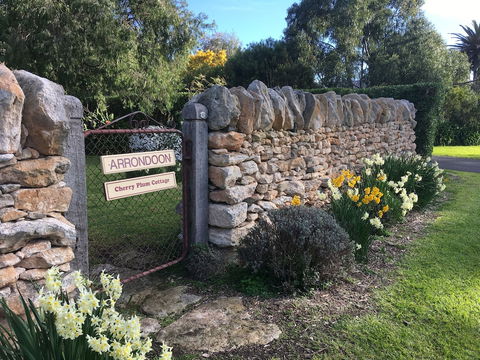 Cherry Plum Cottages - Accommodation Cooktown 2