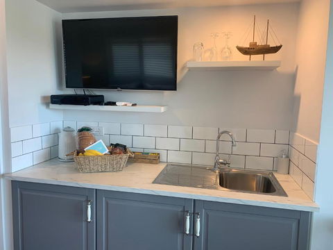 B & B On The Water - Accommodation Cooktown 2