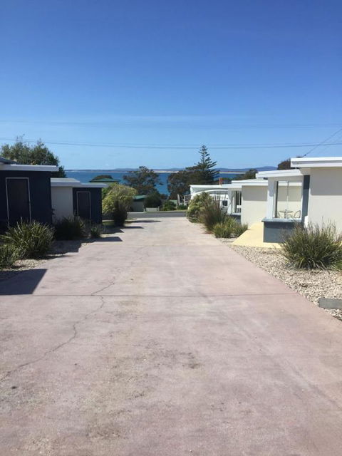 Old Pier Apartments - Accommodation Cooktown 2