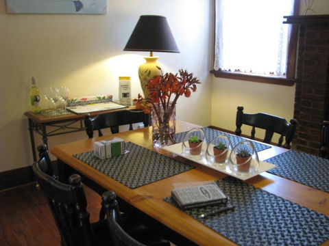 Art Deco Cottage - Accommodation Cooktown 4