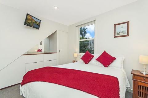 JOHANSSONS PERCH COTTAGE - Accommodation Cooktown 2