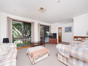 Wildflowers At Fingal Bay - Accommodation Cooktown 1