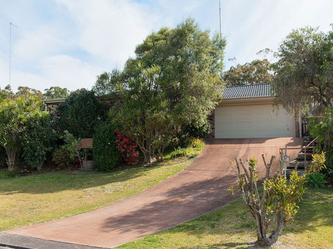 Wildflowers At Fingal Bay - Accommodation Cooktown 0