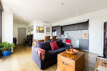 TALIA, 1BDR Carlton Apartment - Accommodation Cooktown 0