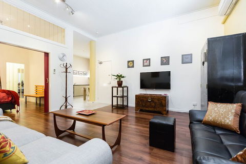 ARCHIE, 1BDR Melbourne Apartment - Accommodation Cooktown 2
