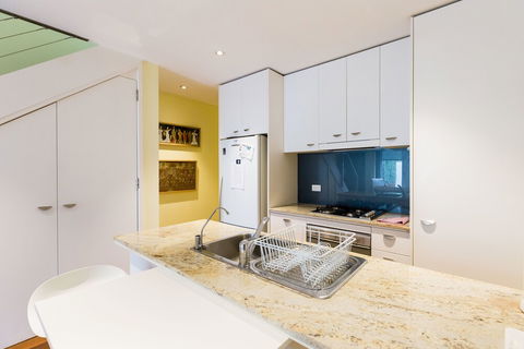 ALEXANDER, 2BDR South Melbourne House - Accommodation Cooktown 2