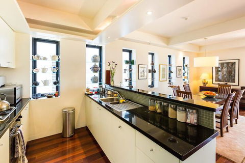 BELLE, 2BDR Melbourne Apartment - Accommodation Cooktown 5