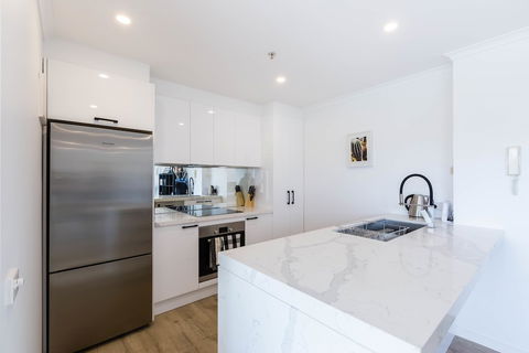 YUKI, 1BDR Melbourne Apartment - Accommodation Cooktown 2