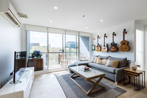 YUKI, 1BDR Melbourne Apartment - Accommodation Cooktown 1