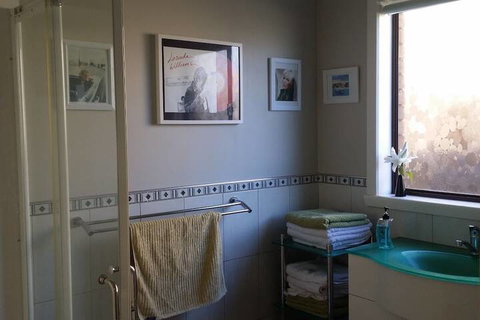 High On Penguin - Accommodation Cooktown 5