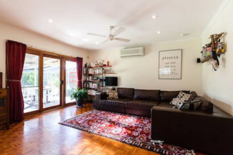 KELLY, 3BDR Northcote House - Accommodation Cooktown 0