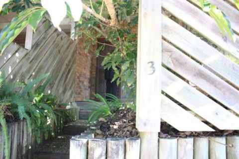 Coastal Retreat Unit 3 - Accommodation Cooktown 2