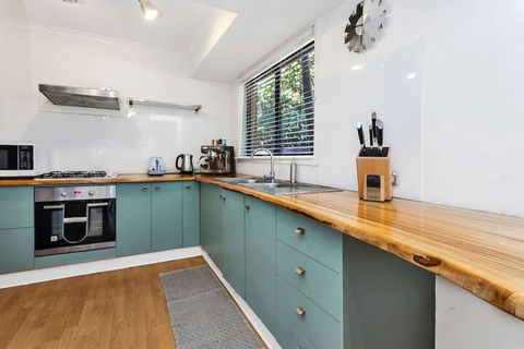 A PERFECT STAY - Mahogany Lodge - Accommodation Cooktown 4