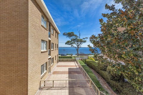 South Pacific Unit 6 Amazing Unit Opposite The Beach. - Accommodation Cooktown 2