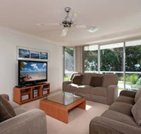 Bagnalls Beach Apartment Unit 3 / 153 Government Road
