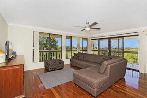 KINGSCLIFF HOLIDAY HOME On The HILL SYDS VIEW - Accommodation Cooktown 0