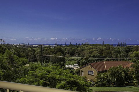 KINGSCLIFF HOLIDAY HOME On The HILL SYDS VIEW - Accommodation Cooktown 1