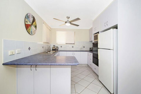 KINGSCLIFF HOLIDAY HOME On The HILL SYDS VIEW - Accommodation Cooktown 5
