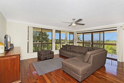 KINGSCLIFF HOLIDAY HOME On The HILL SYDS VIEW - Accommodation Cooktown 4